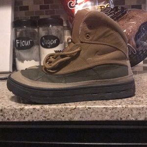 Boys Nike Boots ‼️Will need new shoe strings‼️